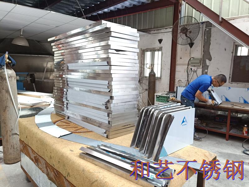 中山公用集團(tuán)定制不銹鋼展示牌