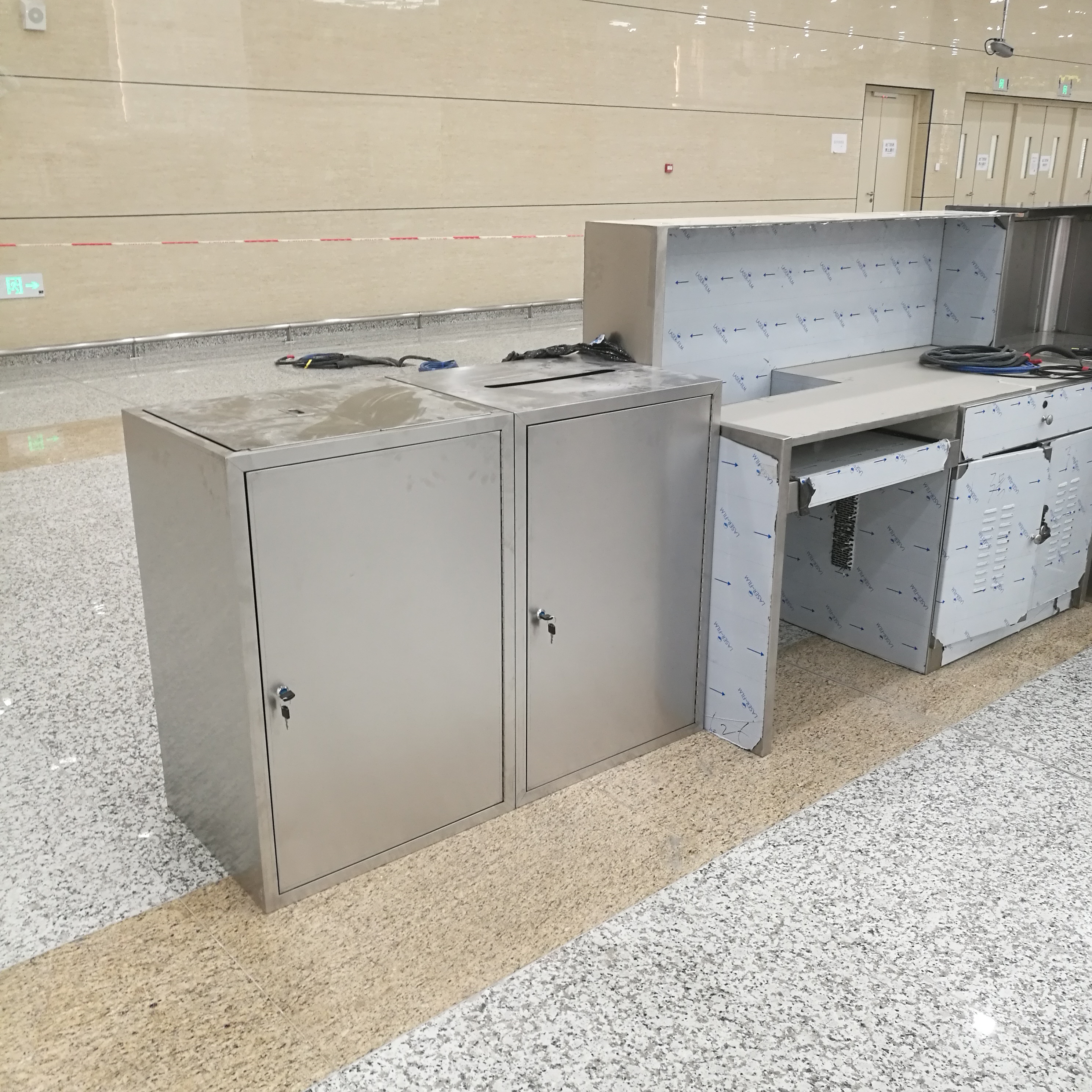 橫琴海關(guān):不銹鋼工作臺 橫琴海關(guān):不銹鋼工作臺