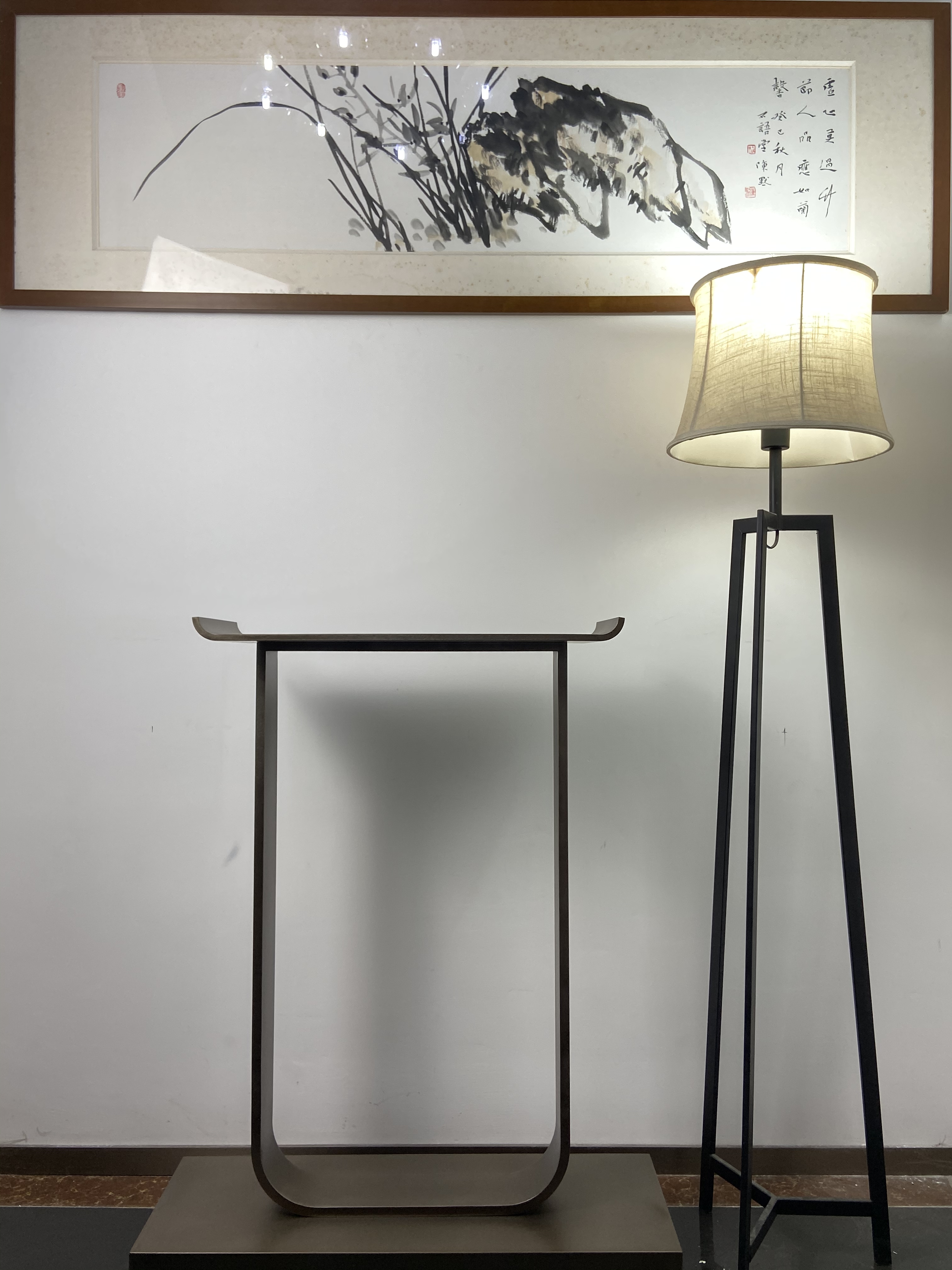 廈門恒禾別墅:金屬玄關(guān)桌 廈門恒禾別墅:金屬玄關(guān)桌