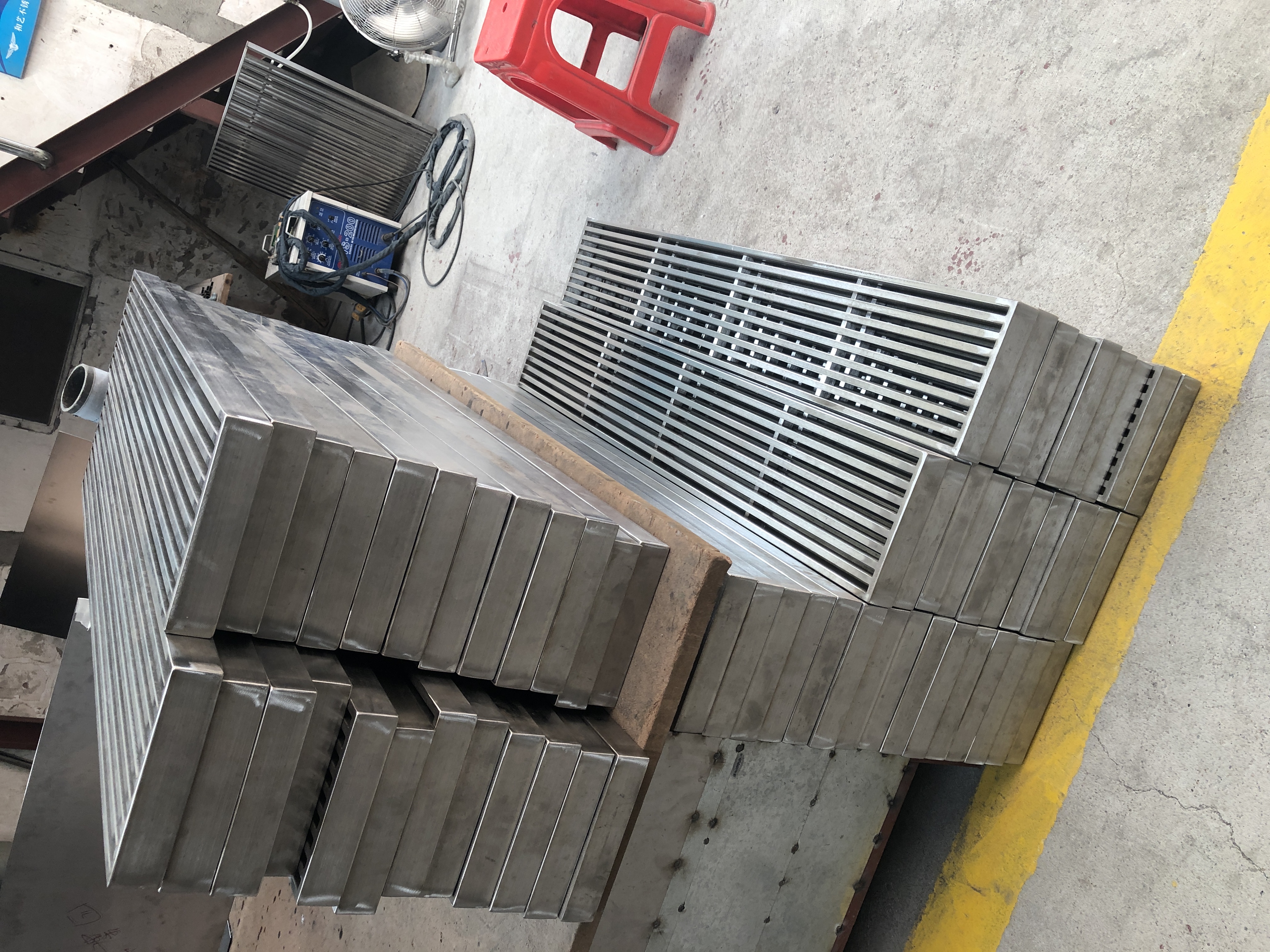 信友公司:不銹鋼格柵加工件 信友公司:不銹鋼格柵加工件